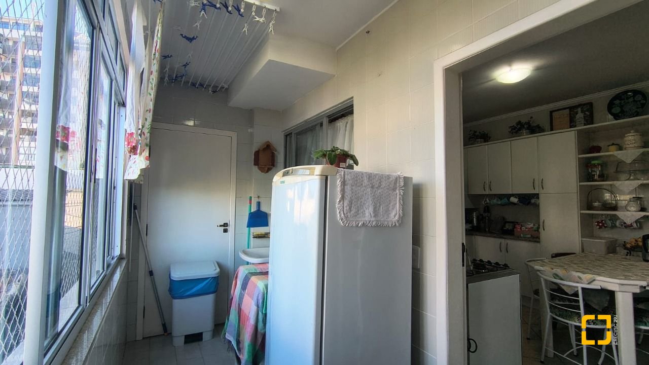 Apartamento com 133m², 4 quartos (sendo 1 suíte), 1 garagem, no bairro Balneário em Florianópolis