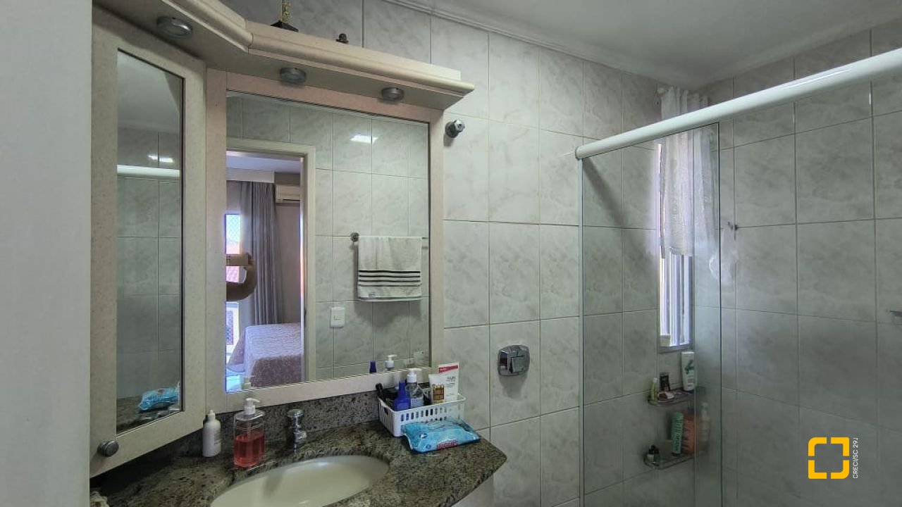 Apartamento com 133m², 4 quartos (sendo 1 suíte), 1 garagem, no bairro Balneário em Florianópolis