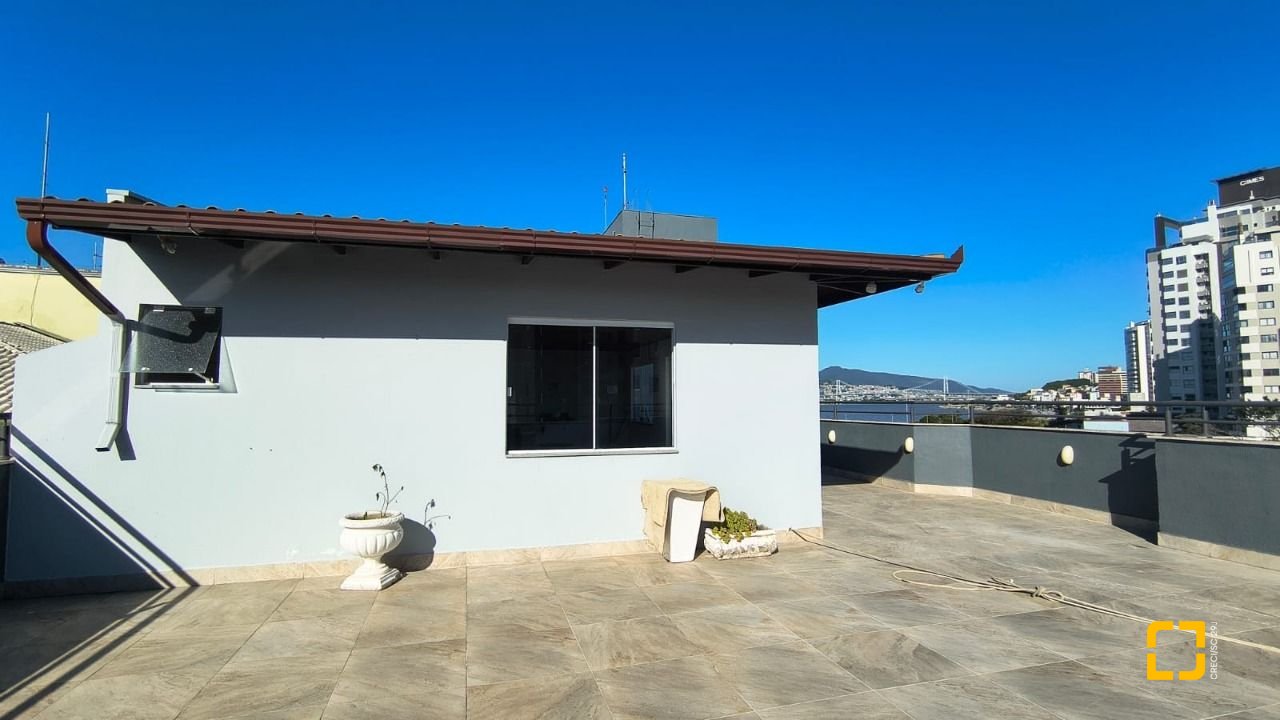 Apartamento com 133m², 4 quartos (sendo 1 suíte), 1 garagem, no bairro Balneário em Florianópolis
