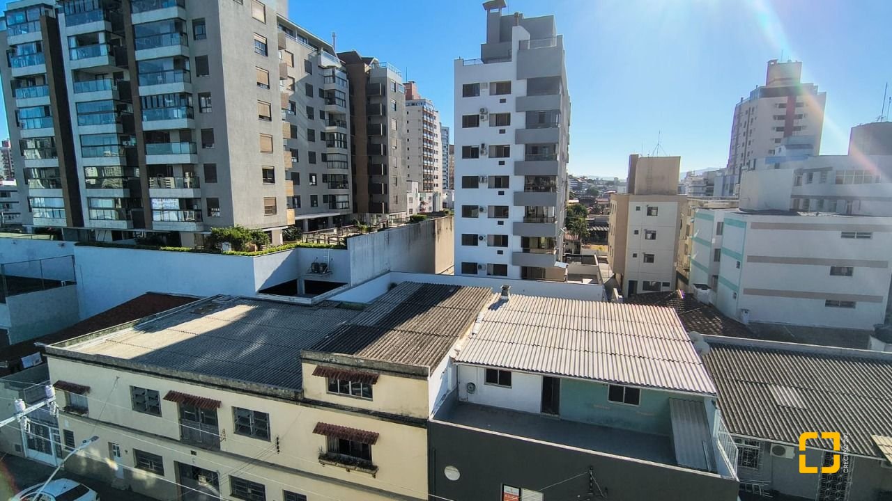 Apartamento com 133m², 4 quartos (sendo 1 suíte), 1 garagem, no bairro Balneário em Florianópolis