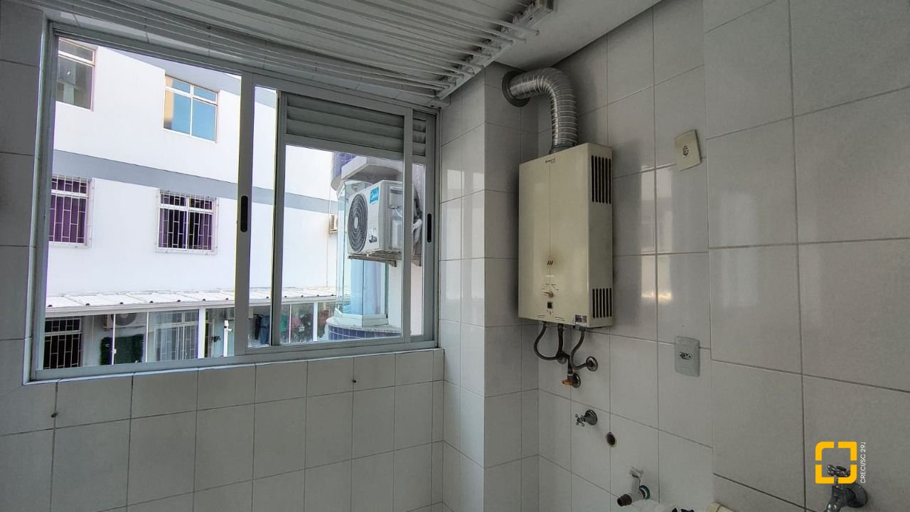 Apartamento com 114m², 4 quartos (sendo 1 suíte), 1 garagem, no bairro Coqueiros em Florianópolis