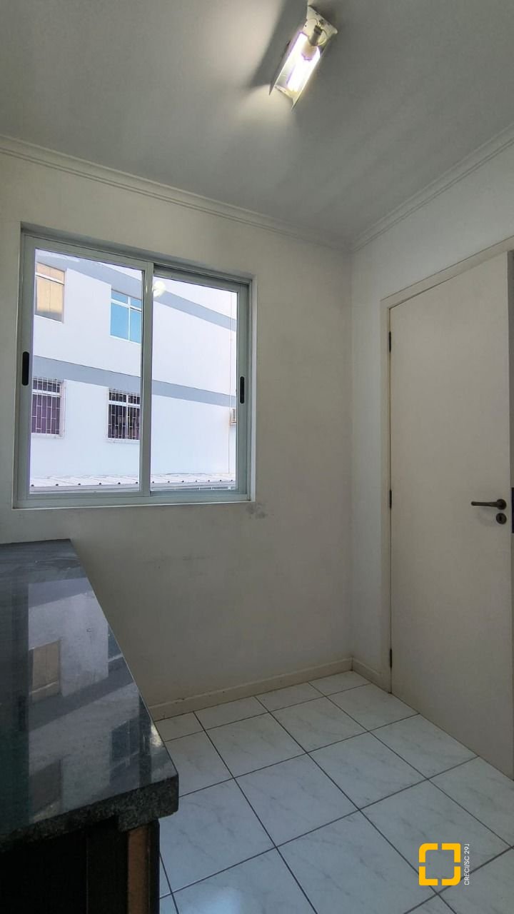 Apartamento com 114m², 4 quartos (sendo 1 suíte), 1 garagem, no bairro Coqueiros em Florianópolis