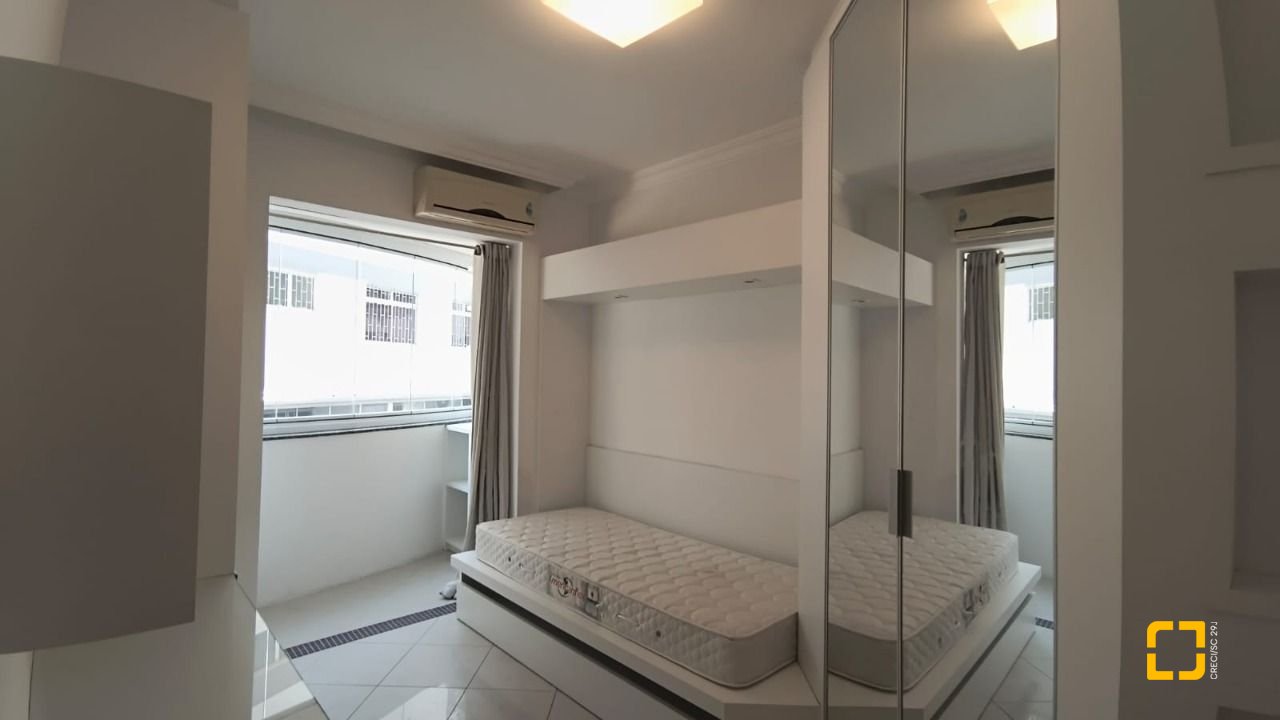 Apartamento com 114m², 4 quartos (sendo 1 suíte), 1 garagem, no bairro Coqueiros em Florianópolis