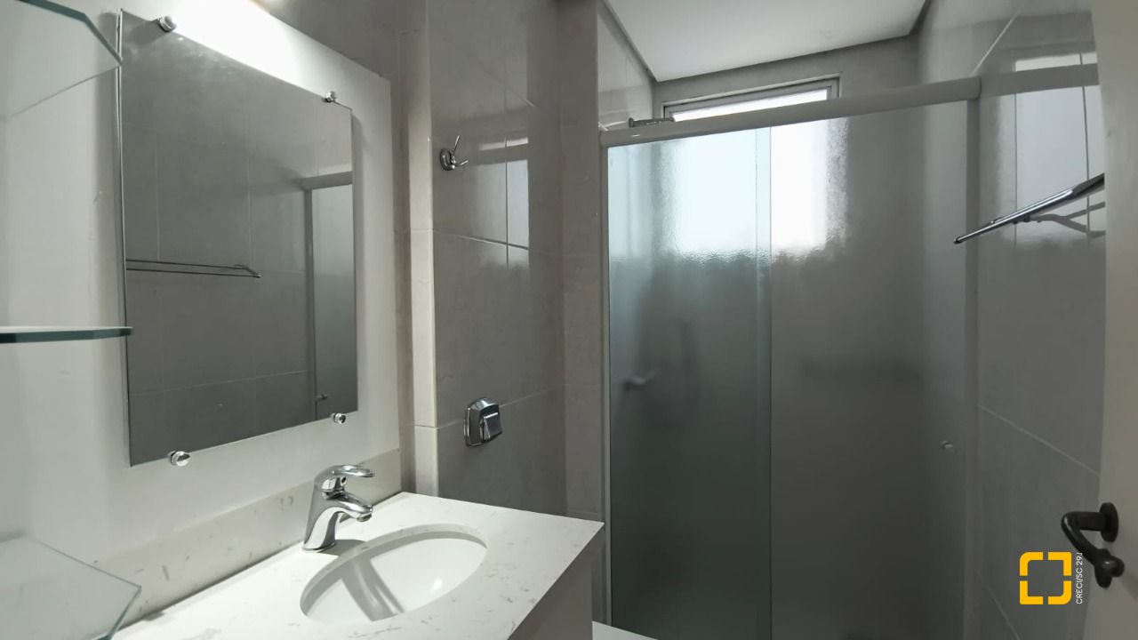 Apartamento com 114m², 4 quartos (sendo 1 suíte), 1 garagem, no bairro Coqueiros em Florianópolis