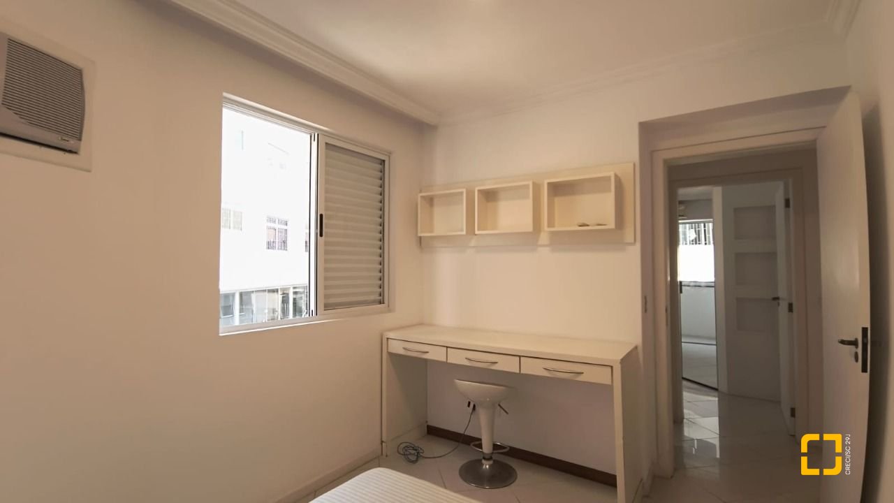 Apartamento com 114m², 4 quartos (sendo 1 suíte), 1 garagem, no bairro Coqueiros em Florianópolis