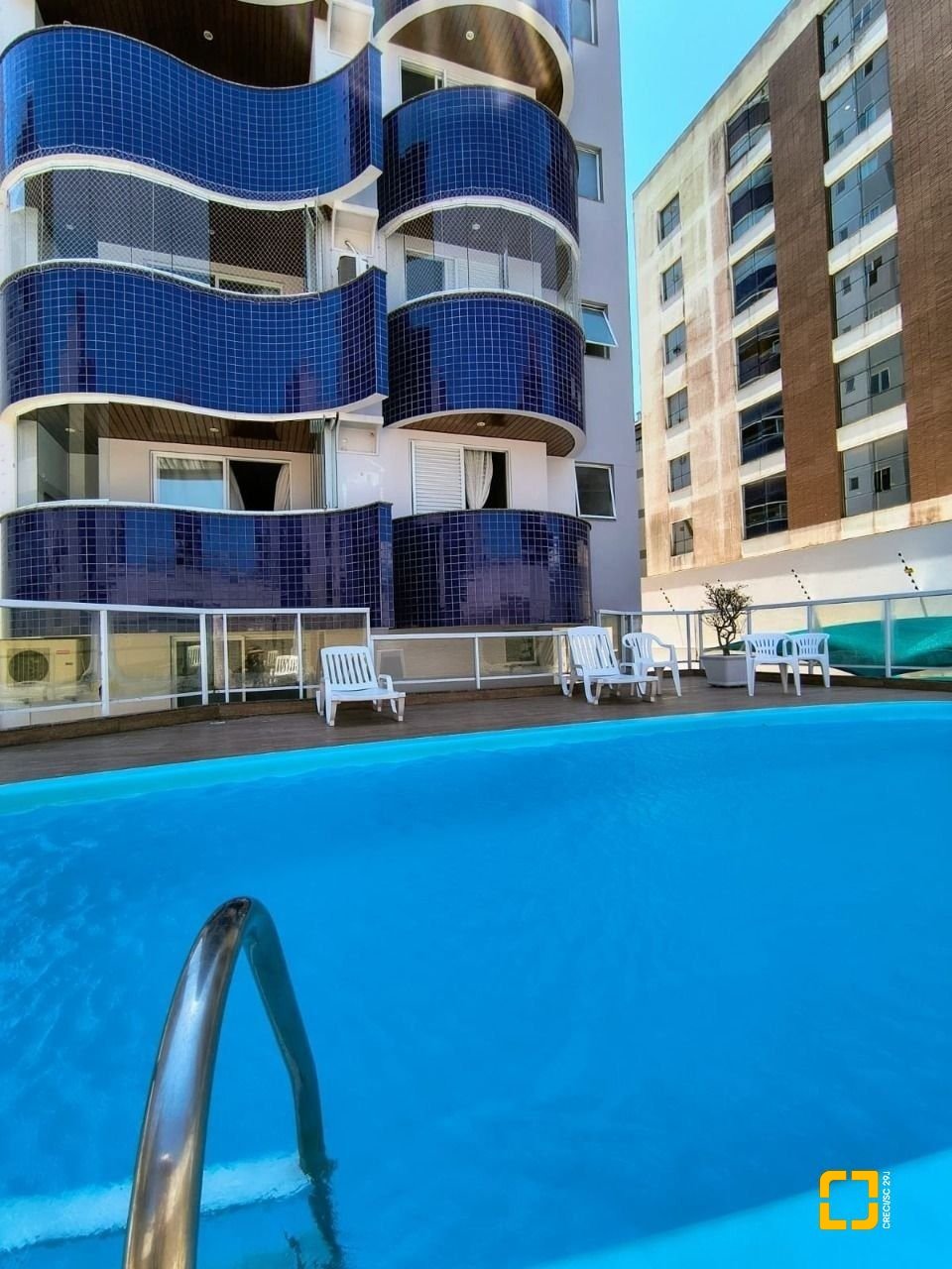 Apartamento com 114m², 4 quartos (sendo 1 suíte), 1 garagem, no bairro Coqueiros em Florianópolis
