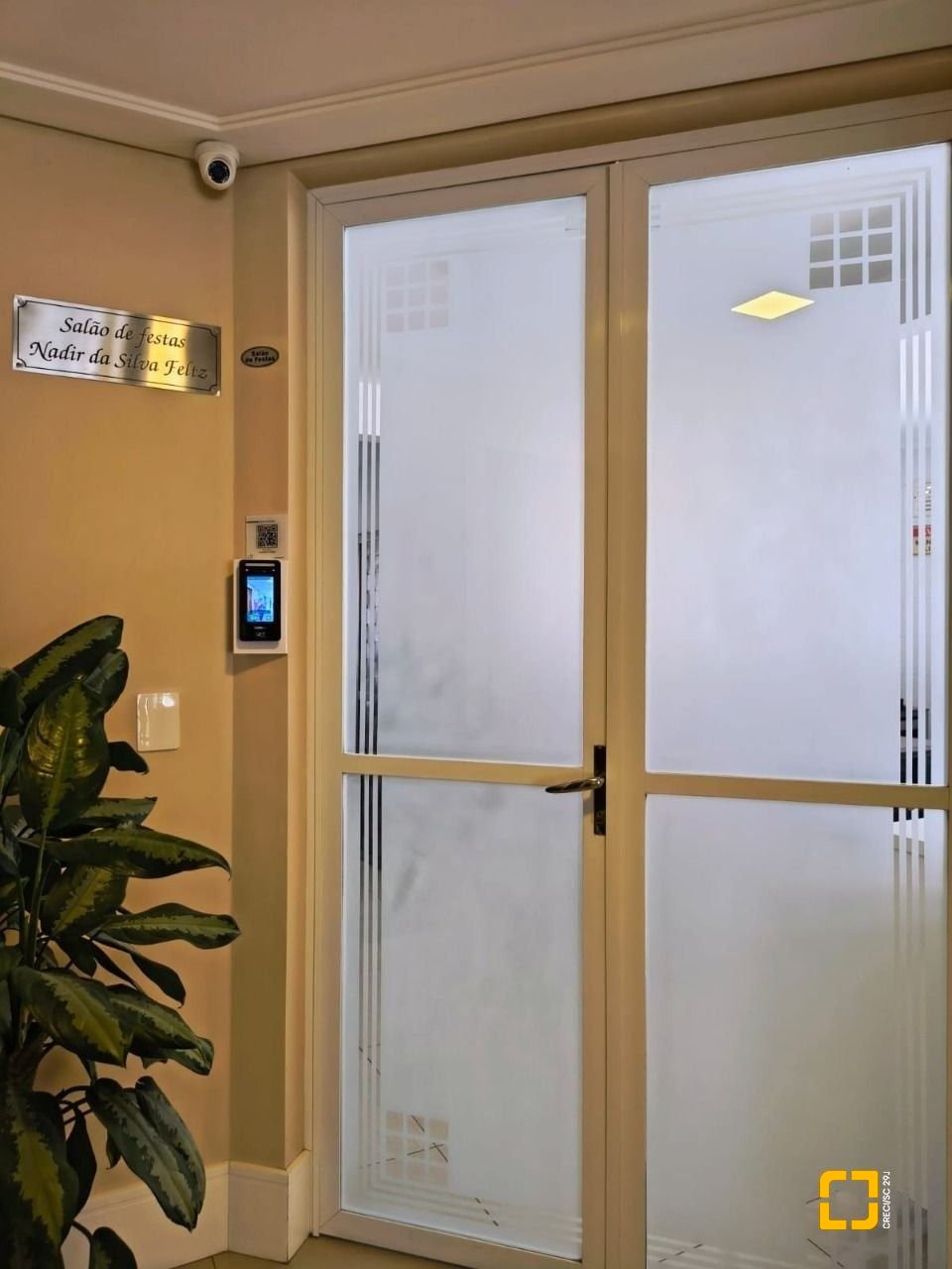 Apartamento com 114m², 4 quartos (sendo 1 suíte), 1 garagem, no bairro Coqueiros em Florianópolis