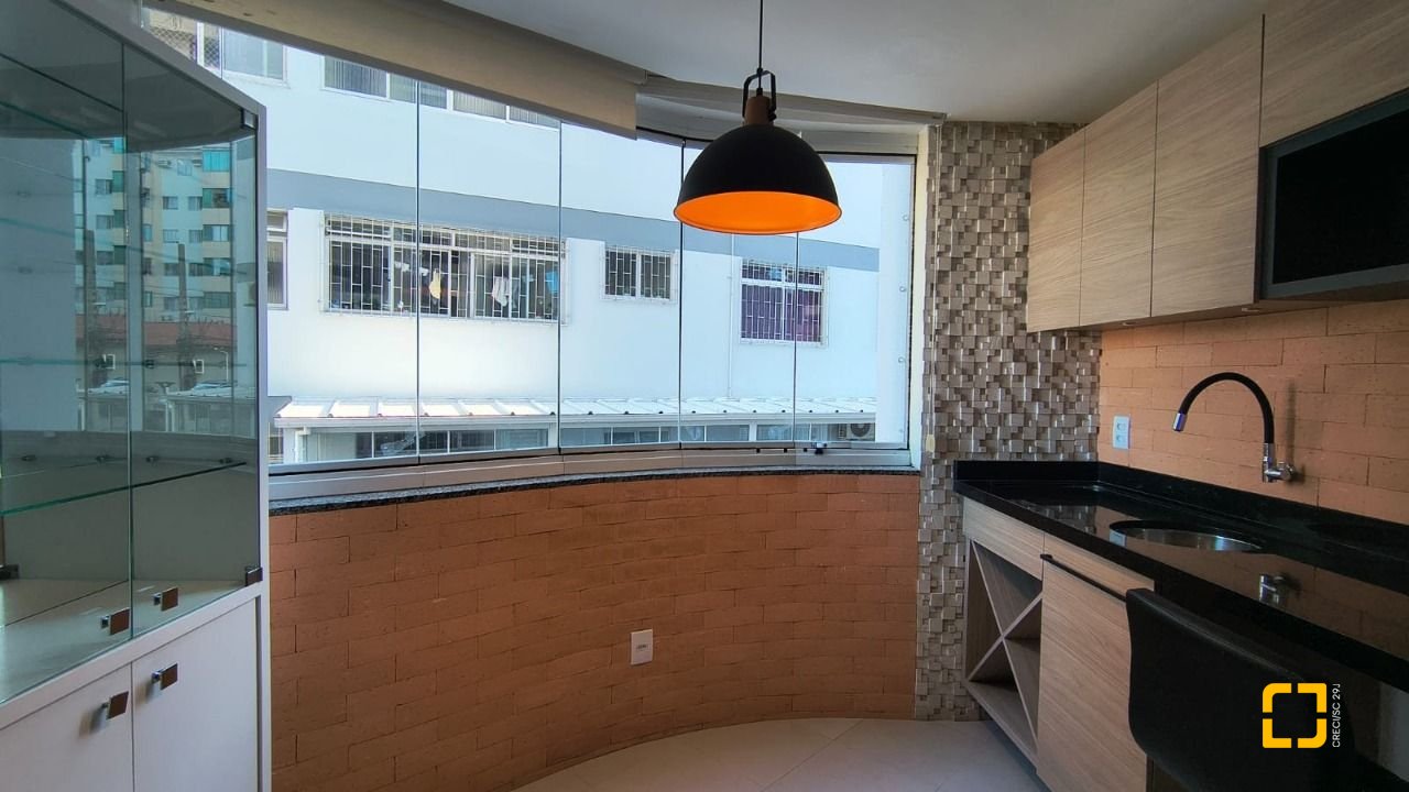 Apartamento com 114m², 4 quartos (sendo 1 suíte), 1 garagem, no bairro Coqueiros em Florianópolis