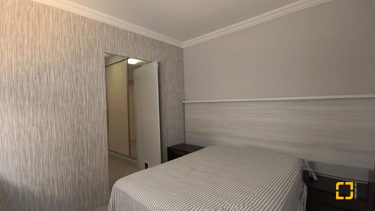 Apartamento com 114m², 4 quartos (sendo 1 suíte), 1 garagem, no bairro Coqueiros em Florianópolis
