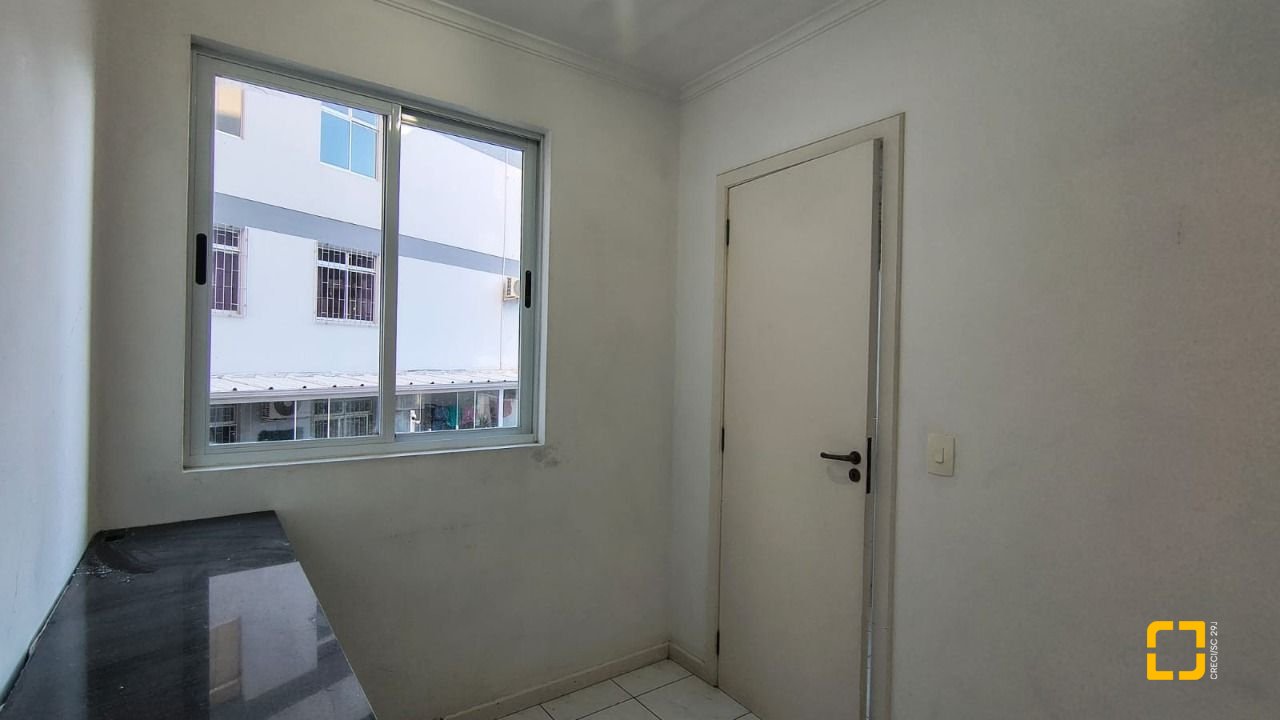 Apartamento com 114m², 4 quartos (sendo 1 suíte), 1 garagem, no bairro Coqueiros em Florianópolis