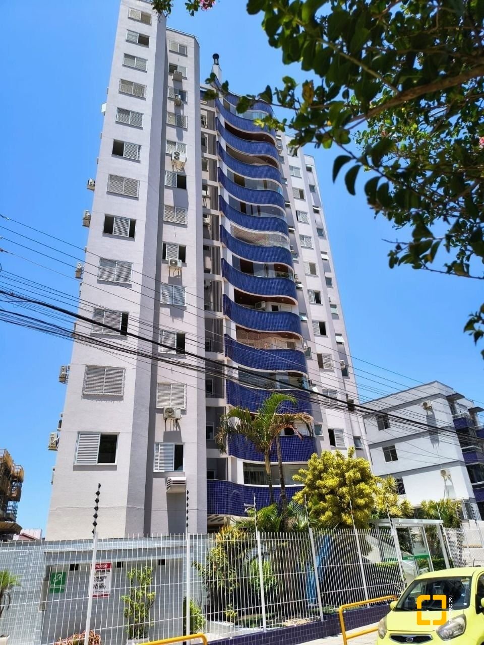 Apartamento com 114m², 4 quartos (sendo 1 suíte), 1 garagem, no bairro Coqueiros em Florianópolis