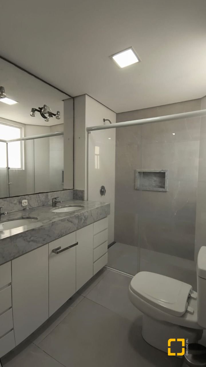 Apartamento com 114m², 4 quartos (sendo 1 suíte), 1 garagem, no bairro Coqueiros em Florianópolis