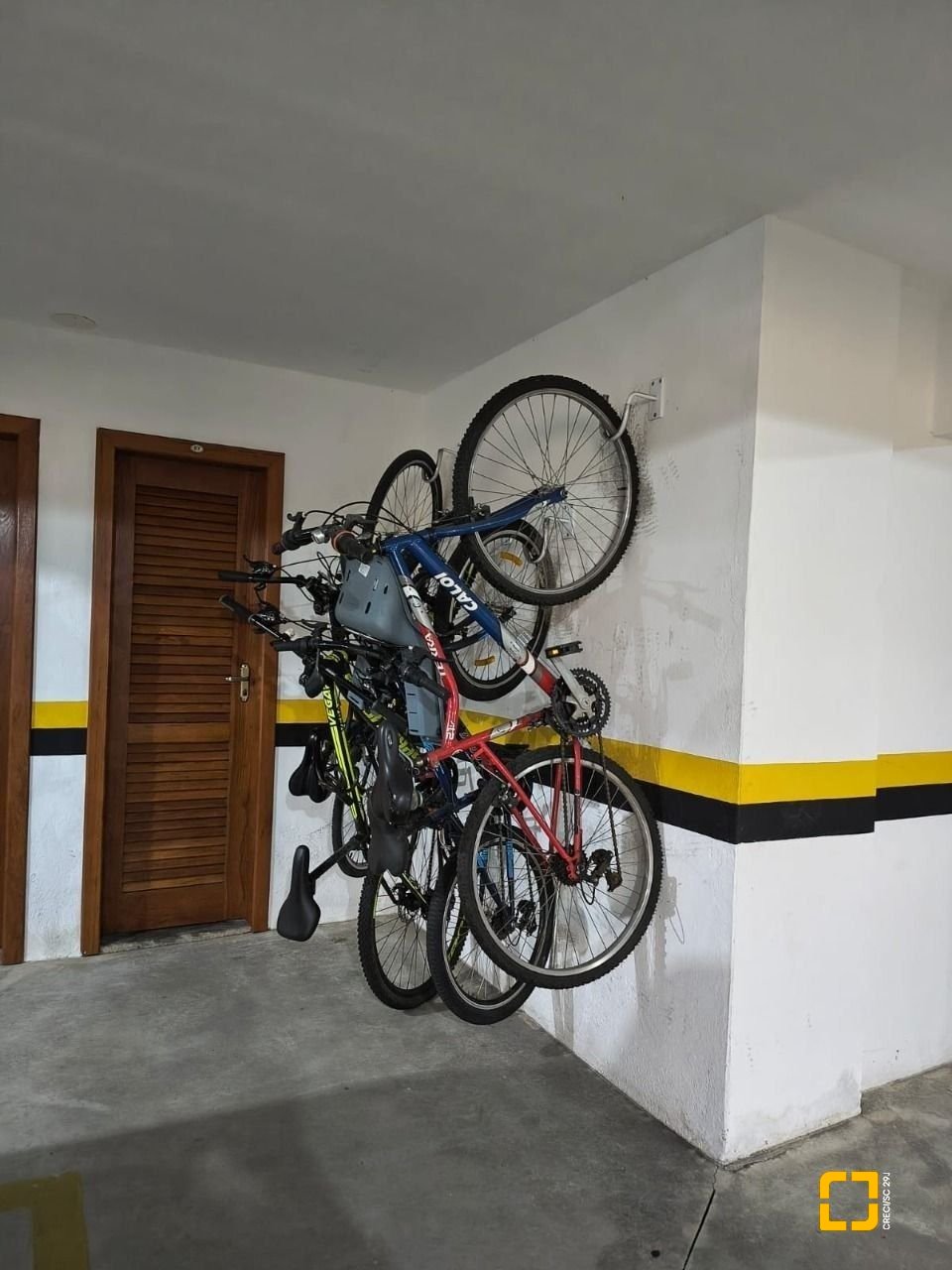 Apartamento com 114m², 4 quartos (sendo 1 suíte), 1 garagem, no bairro Coqueiros em Florianópolis