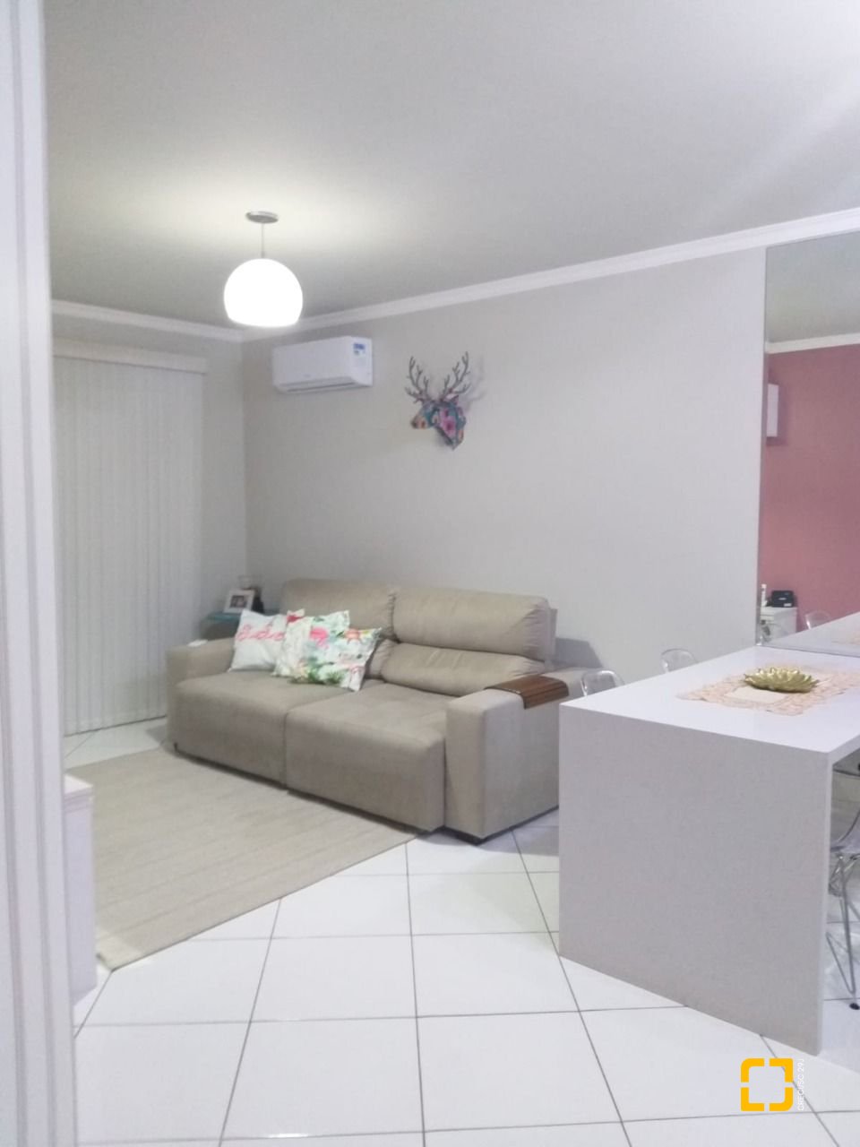 Apartamento com 59m², 2 quartos, 1 garagem, no bairro Forquilhinha em São José