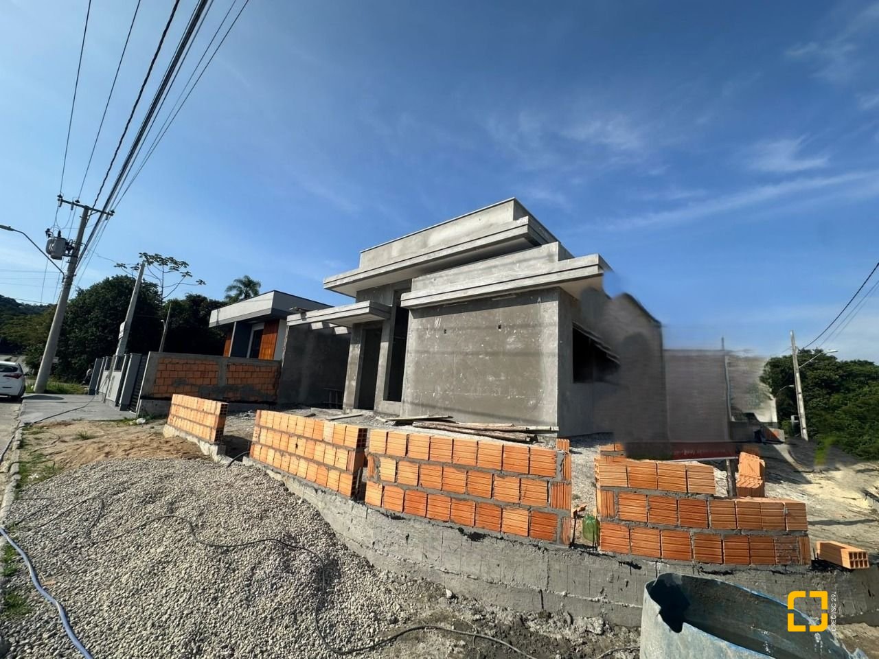 Casa com 75m², 2 quartos (sendo 1 suíte), 1 garagem, no bairro Forquilhas em São José