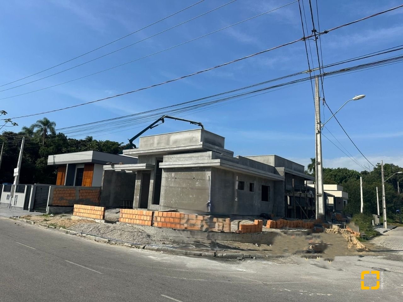 Casa com 75m², 2 quartos (sendo 1 suíte), 1 garagem, no bairro Forquilhas em São José