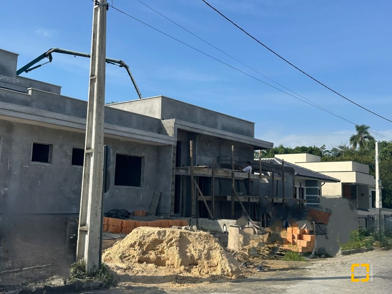 Casa com 75m², 2 quartos (sendo 1 suíte), 1 garagem, no bairro Forquilhas em São José