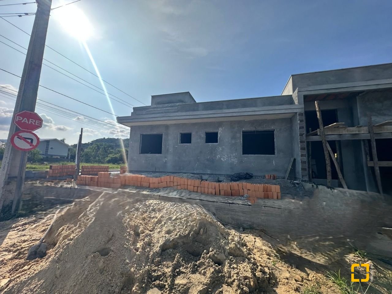 Casa com 75m², 2 quartos (sendo 1 suíte), 1 garagem, no bairro Forquilhas em São José