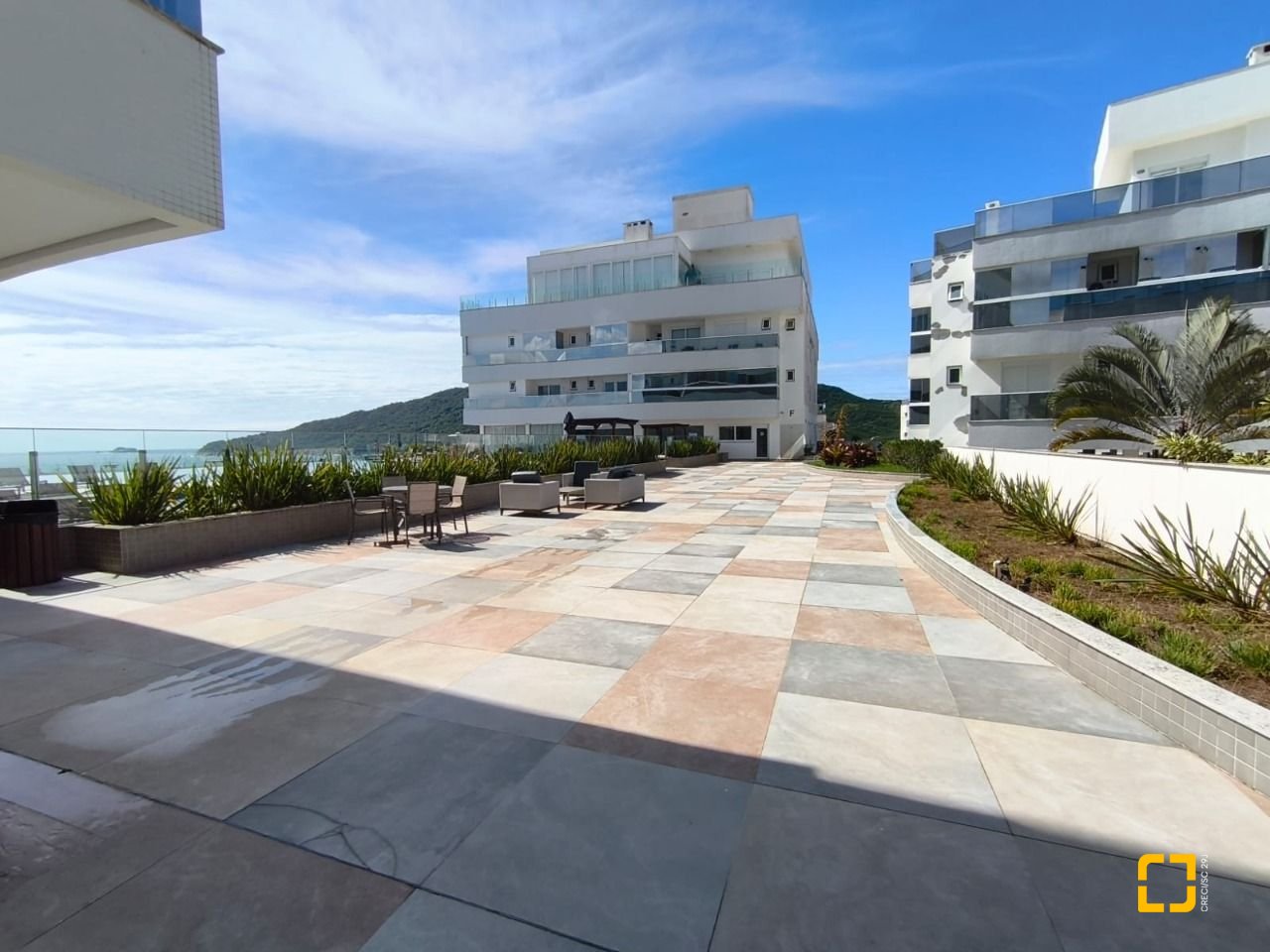 Apartamento com 80m², 2 quartos (sendo 1 suíte), 2 garagens, no bairro Ingleses do Rio Vermelho em Florianópolis