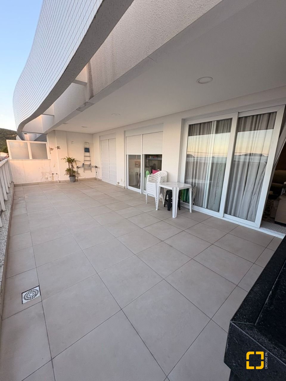 Apartamento com 80m², 2 quartos (sendo 1 suíte), 2 garagens, no bairro Ingleses do Rio Vermelho em Florianópolis