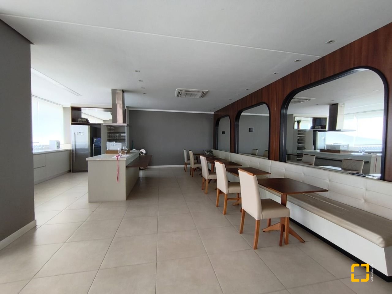 Apartamento com 80m², 2 quartos (sendo 1 suíte), 2 garagens, no bairro Ingleses do Rio Vermelho em Florianópolis
