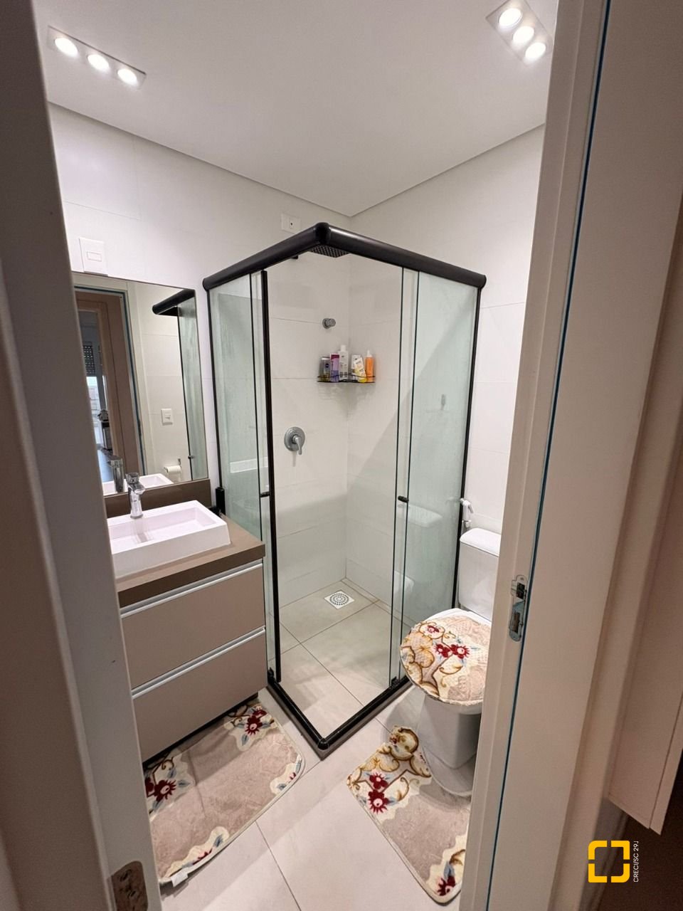 Apartamento com 80m², 2 quartos (sendo 1 suíte), 2 garagens, no bairro Ingleses do Rio Vermelho em Florianópolis