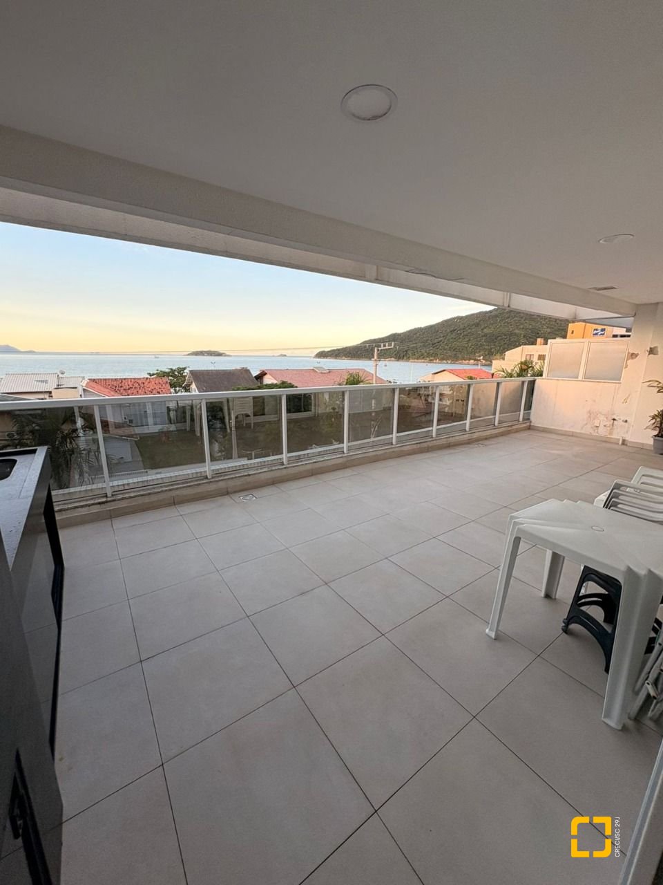 Apartamento com 80m², 2 quartos (sendo 1 suíte), 2 garagens, no bairro Ingleses do Rio Vermelho em Florianópolis