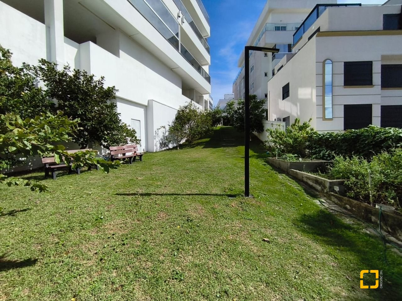 Apartamento com 80m², 2 quartos (sendo 1 suíte), 2 garagens, no bairro Ingleses do Rio Vermelho em Florianópolis