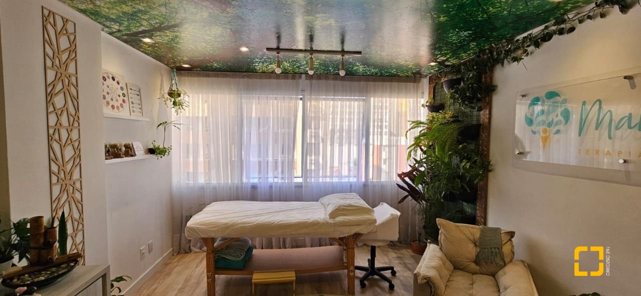 Sala com 27m², no bairro Trindade em Florianópolis