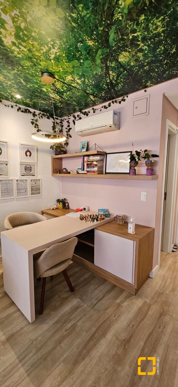 Sala com 27m², no bairro Trindade em Florianópolis