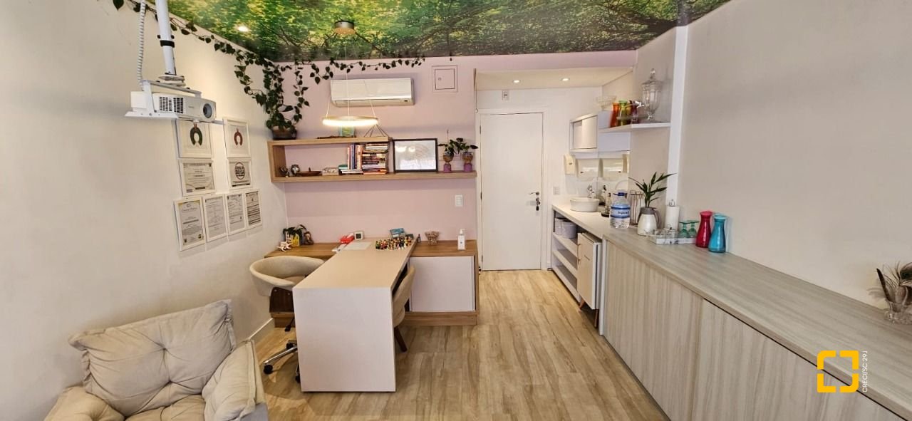 Sala com 27m², no bairro Trindade em Florianópolis
