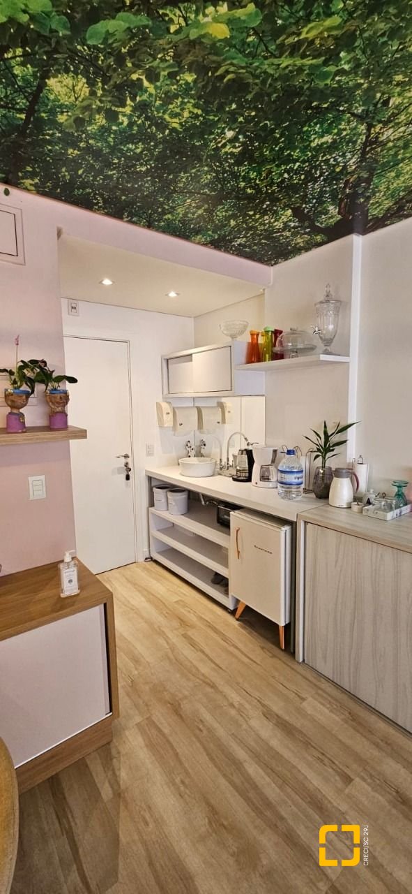 Sala com 27m², no bairro Trindade em Florianópolis