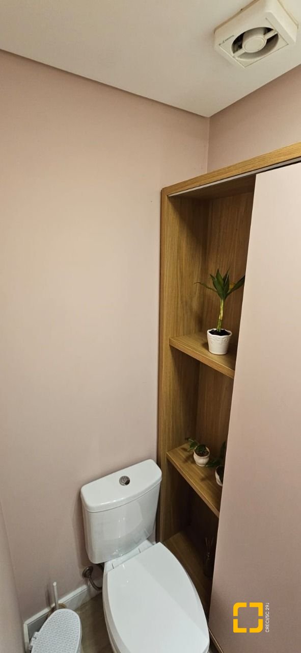 Sala com 27m², no bairro Trindade em Florianópolis