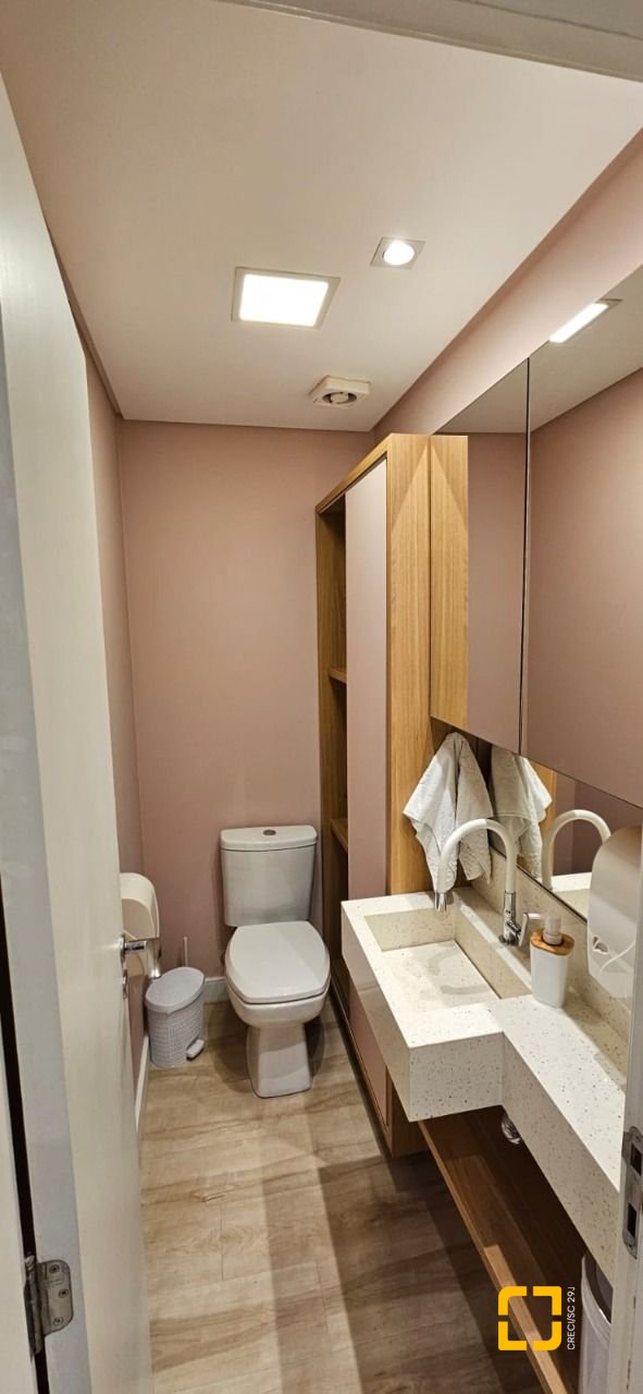 Sala com 27m², no bairro Trindade em Florianópolis
