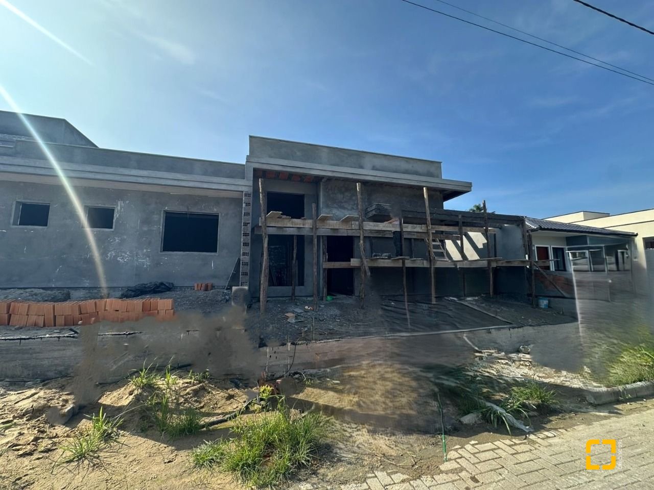 Casa com 78m², 2 quartos (sendo 1 suíte), 1 garagem, no bairro Forquilhas em São José