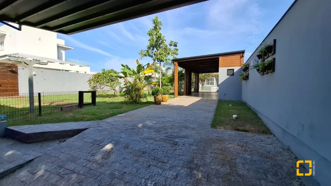 Casa de Condomínio com 105m², 2 quartos, 2 garagens, no bairro São João do Rio Vermelho em Florianópolis