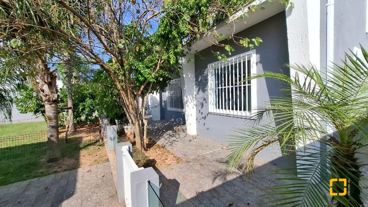 Casa de Condomínio com 105m², 2 quartos, 2 garagens, no bairro São João do Rio Vermelho em Florianópolis