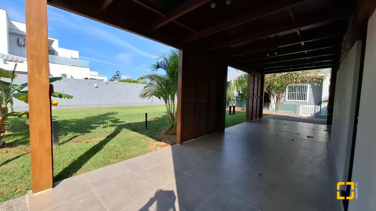 Casa de Condomínio com 105m², 2 quartos, 2 garagens, no bairro São João do Rio Vermelho em Florianópolis