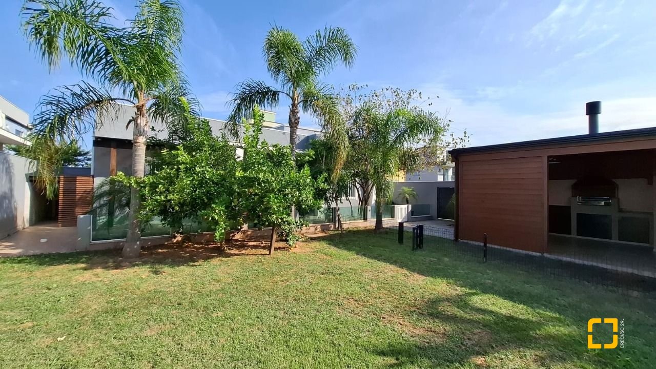 Casa de Condomínio com 105m², 2 quartos, 2 garagens, no bairro São João do Rio Vermelho em Florianópolis