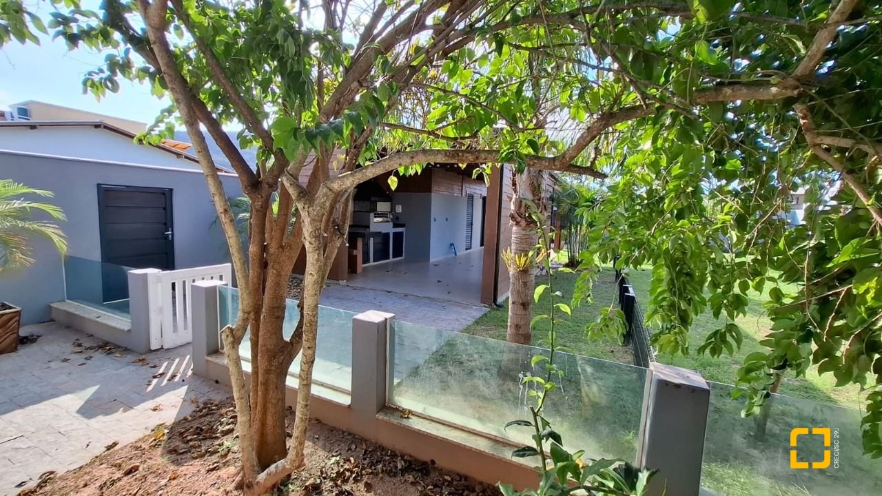 Casa de Condomínio com 105m², 2 quartos, 2 garagens, no bairro São João do Rio Vermelho em Florianópolis