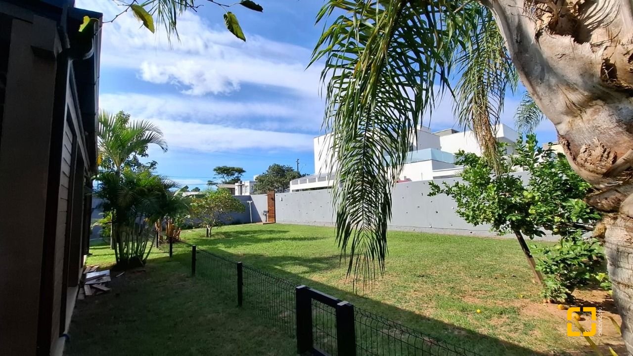 Casa de Condomínio com 105m², 2 quartos, 2 garagens, no bairro São João do Rio Vermelho em Florianópolis