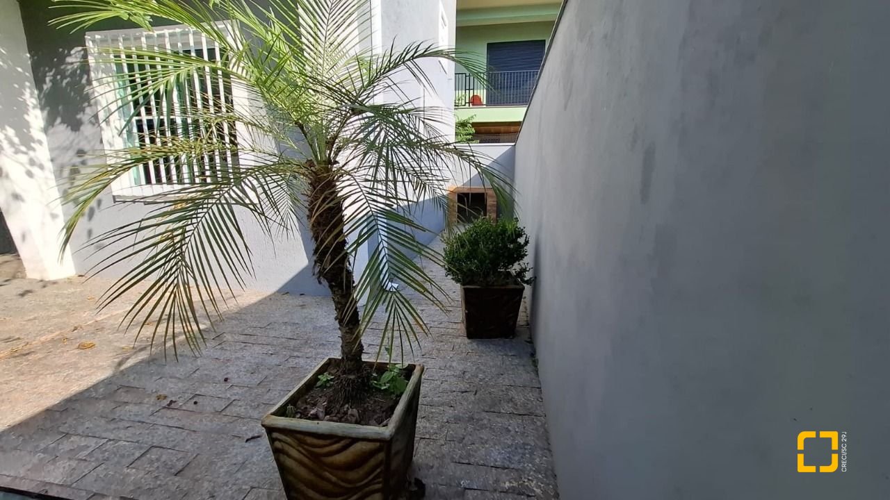 Casa de Condomínio com 105m², 2 quartos, 2 garagens, no bairro São João do Rio Vermelho em Florianópolis