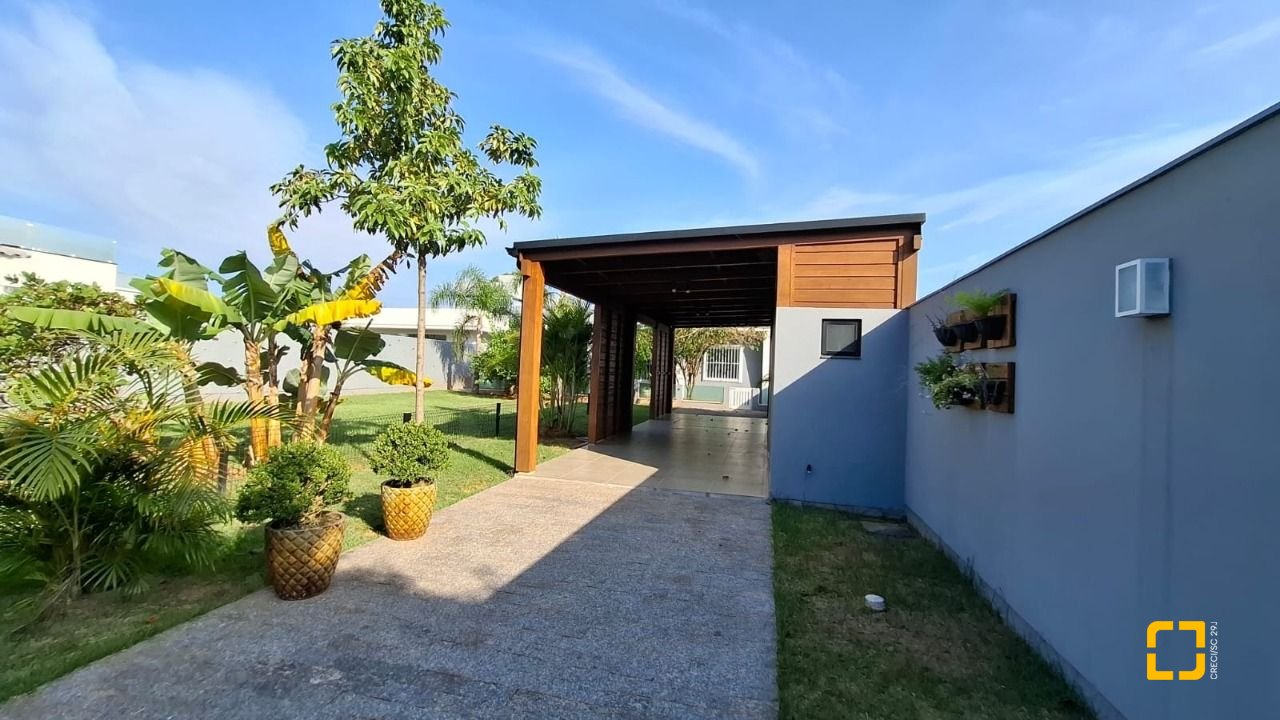 Casa de Condomínio com 105m², 2 quartos, 2 garagens, no bairro São João do Rio Vermelho em Florianópolis