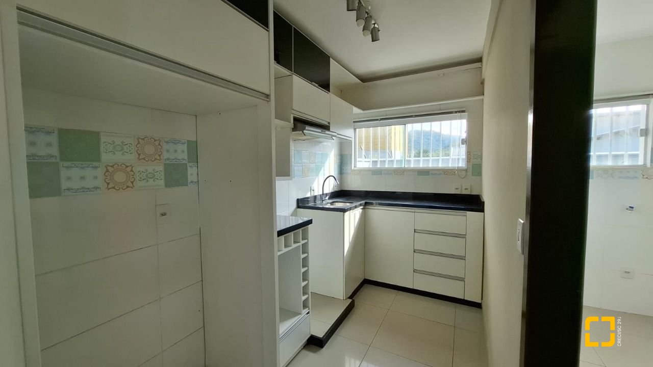 Casa de Condomínio com 105m², 2 quartos, 2 garagens, no bairro São João do Rio Vermelho em Florianópolis