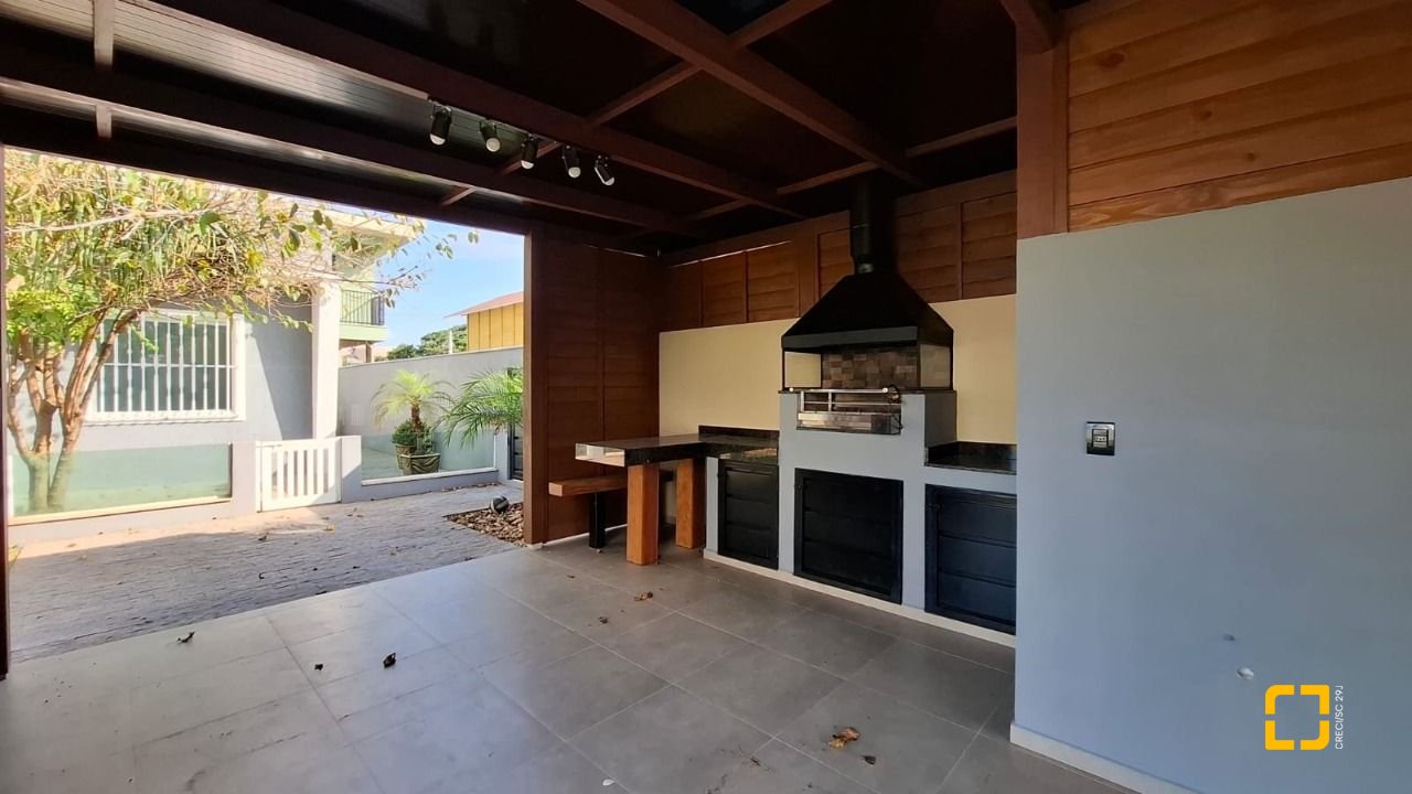 Casa de Condomínio com 105m², 2 quartos, 2 garagens, no bairro São João do Rio Vermelho em Florianópolis
