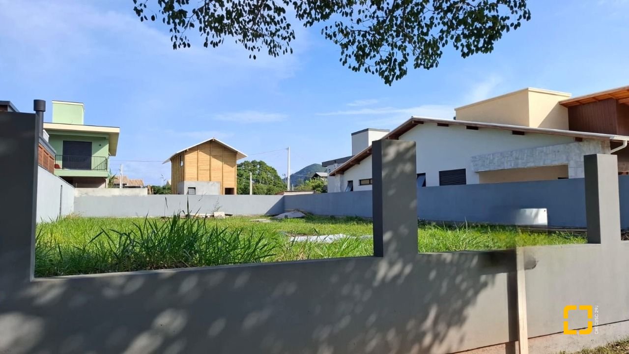 Terreno com 459m², no bairro São João do Rio Vermelho em Florianópolis