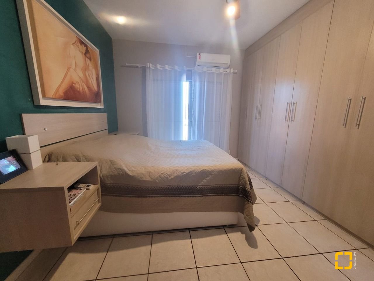 Casa com 310m², 5 quartos (sendo 2 suítes), 4 garagens, no bairro Coqueiros em Florianópolis