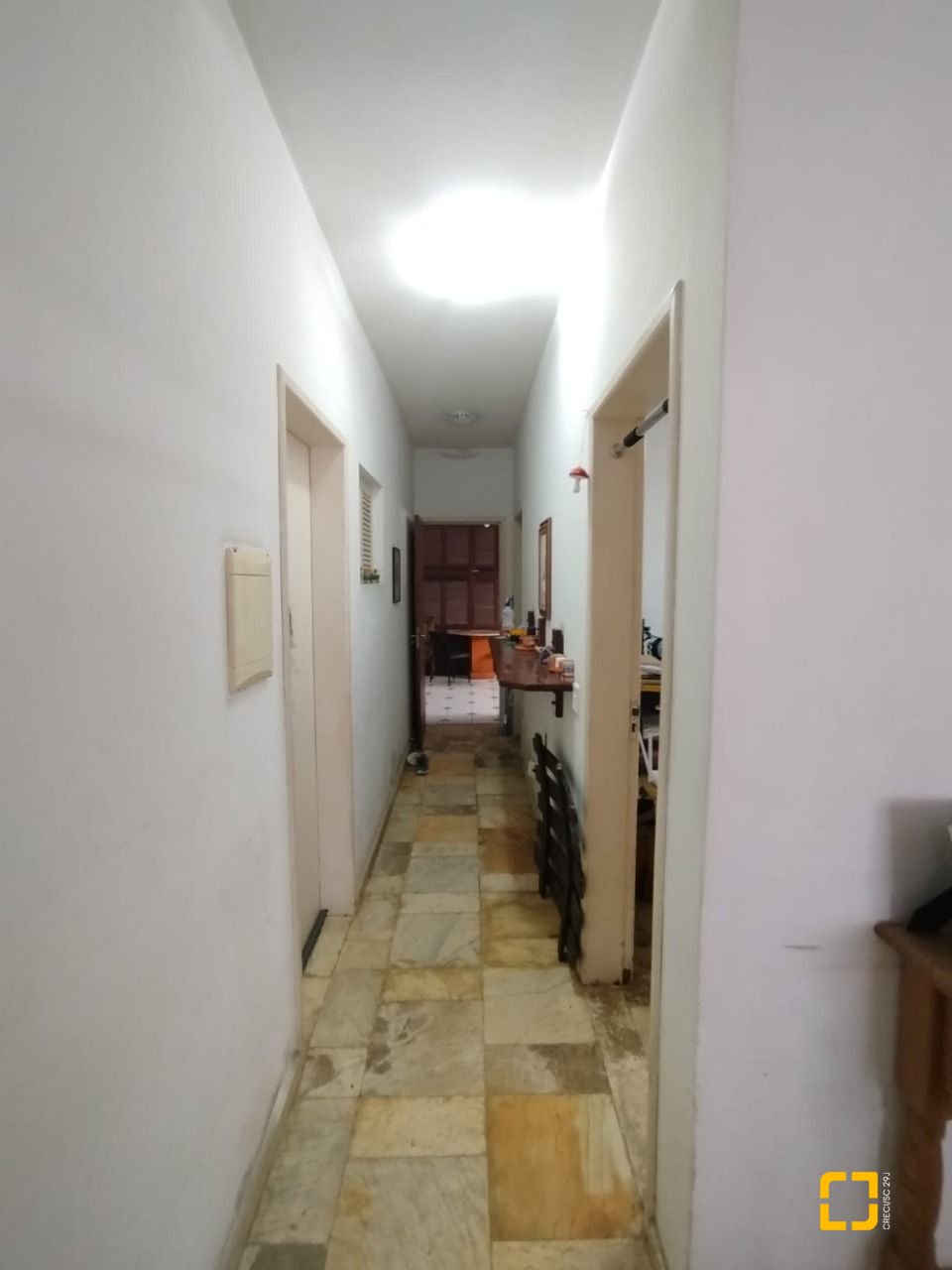 Casa com 310m², 5 quartos (sendo 2 suítes), 4 garagens, no bairro Coqueiros em Florianópolis