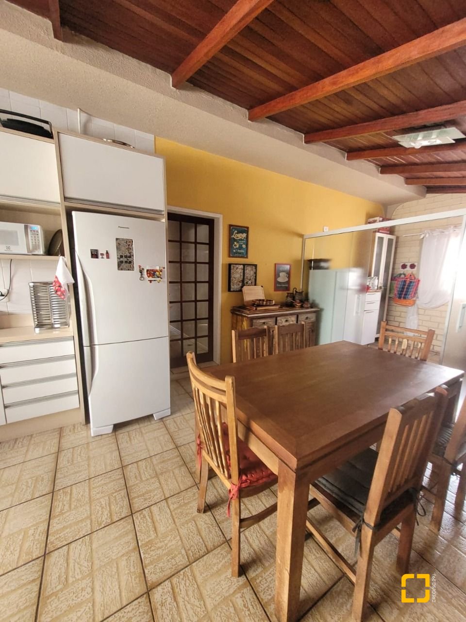 Casa com 310m², 5 quartos (sendo 2 suítes), 4 garagens, no bairro Coqueiros em Florianópolis