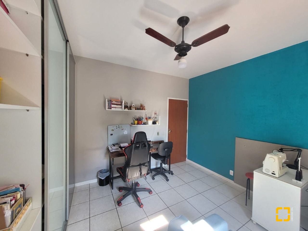 Casa com 310m², 5 quartos (sendo 2 suítes), 4 garagens, no bairro Coqueiros em Florianópolis